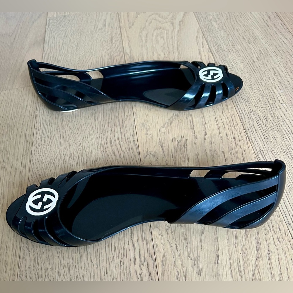 Gucci Black Flats with White Logo - Picture 2 of 4